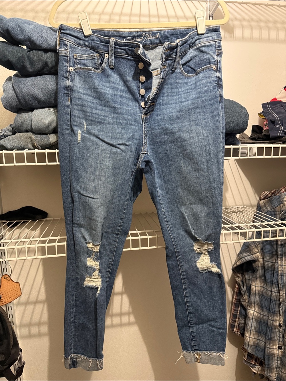 Universal Thread Mid-Rise Distressed Cropped Jeans - Blue
